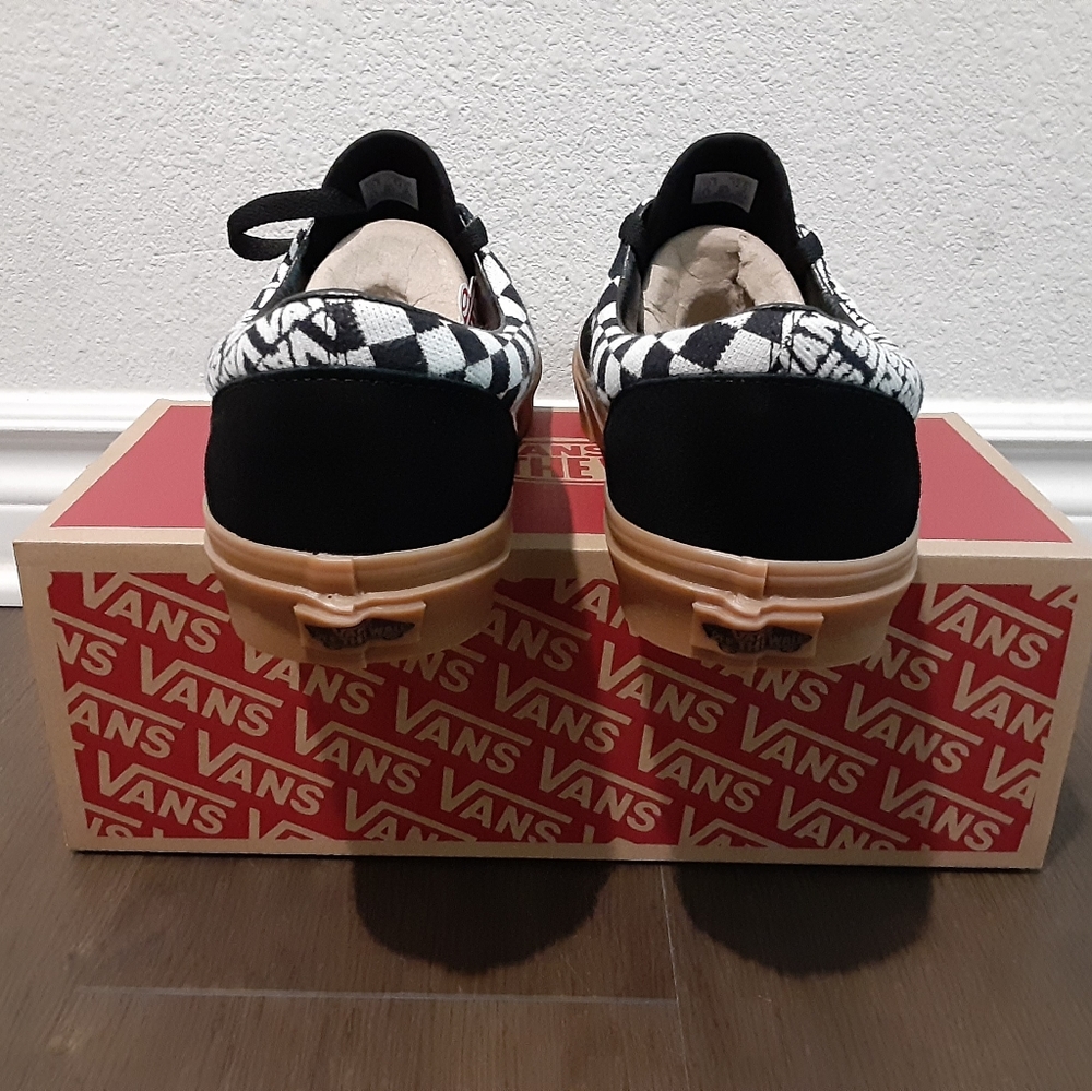 Vans - Picture 2 of 4